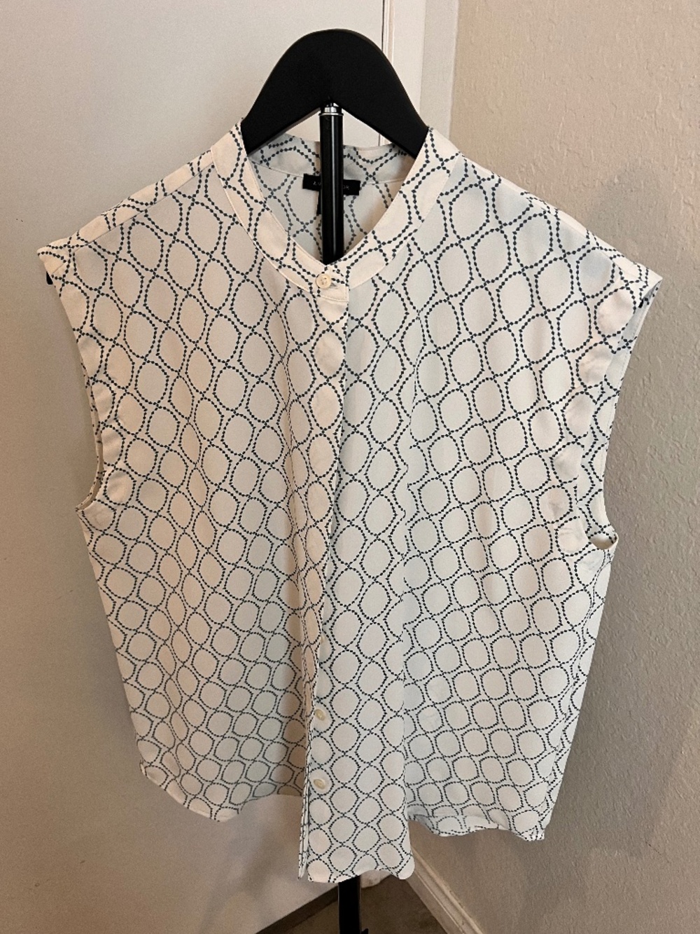 Ann Taylor White and Medium Blue Print Sleeveless Blouse | Size Medium